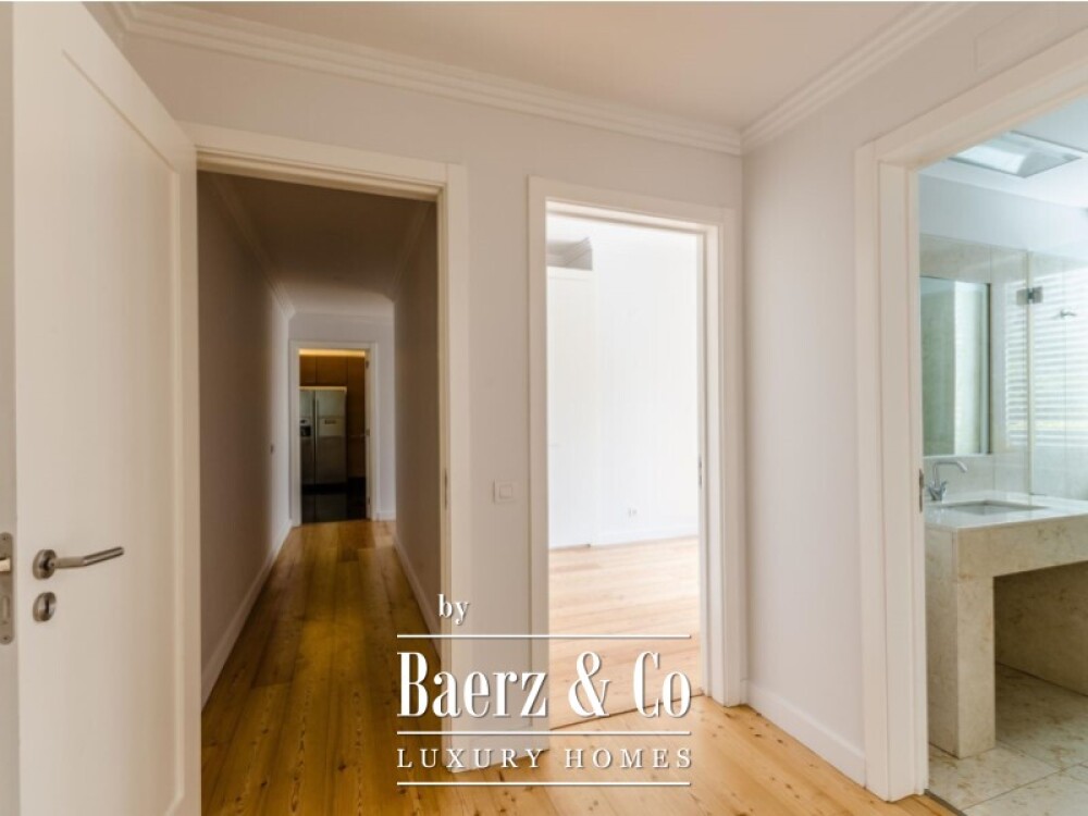 3-bedroom apartment with private parking, in a prime Chiado location image