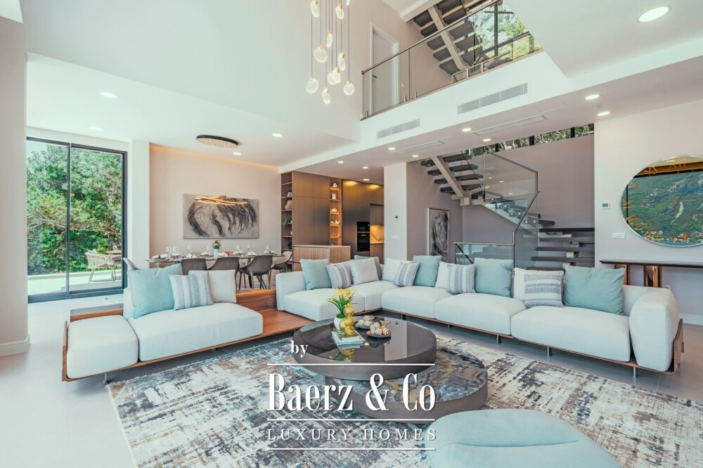 Luxurious VIlla in Kotor with a Sea View and a Pool image
