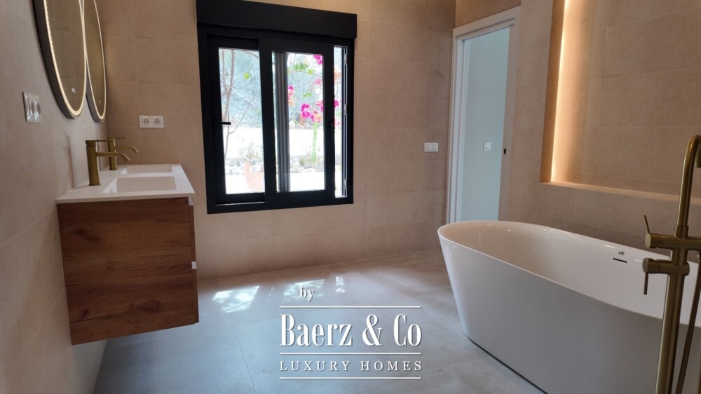 Beautiful luxury home in Albir image