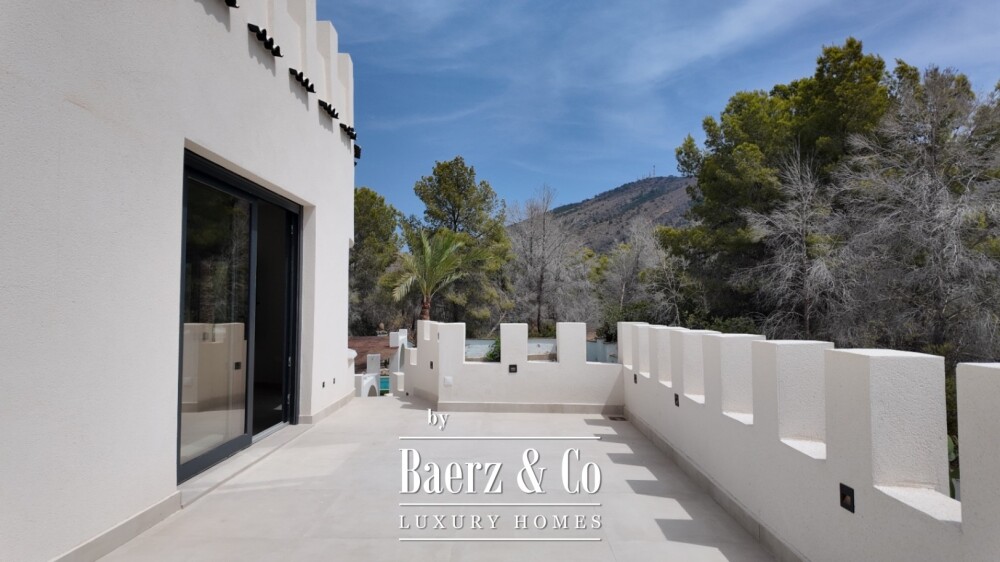 Beautiful luxury home in Albir image