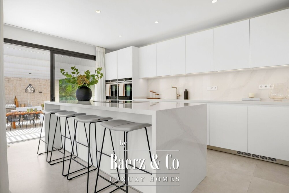 Villa - Nueva Andalucia - Marbella - Ref: 8737 image