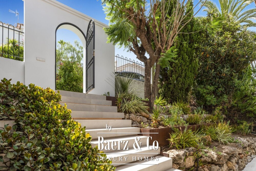 Villa - Nueva Andalucia - Marbella - Ref: 8737 image