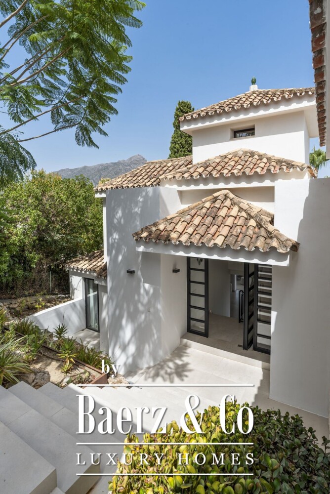 Villa - Nueva Andalucia - Marbella - Ref: 8737 image