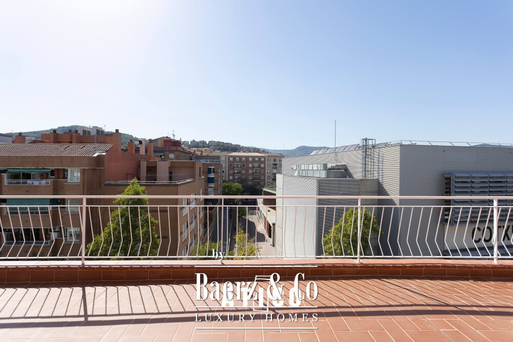 Penthouse for sale in Guinardó image