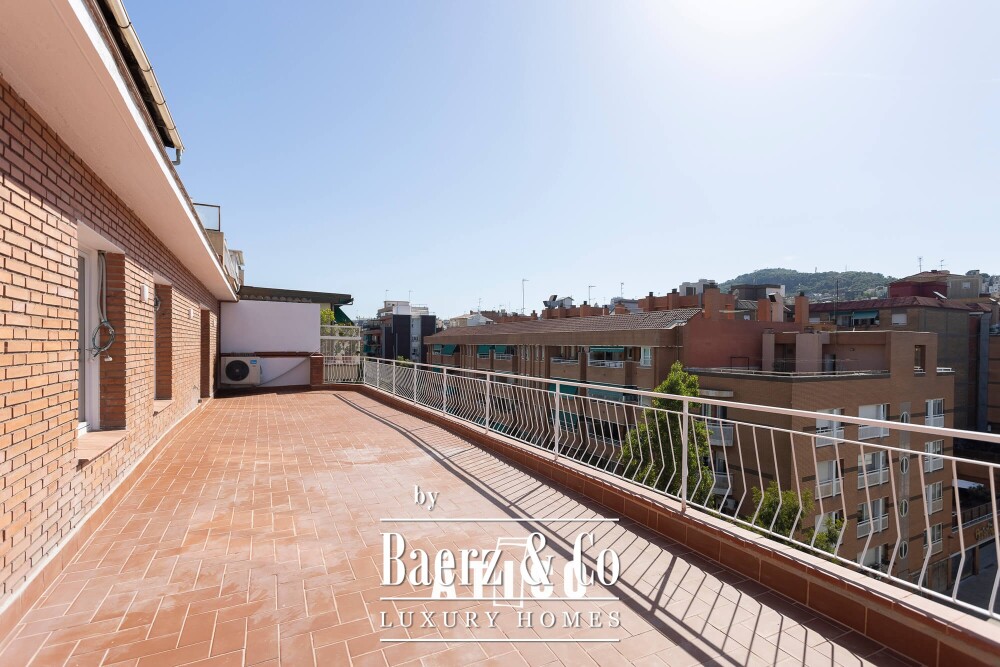 Penthouse for sale in Guinardó image