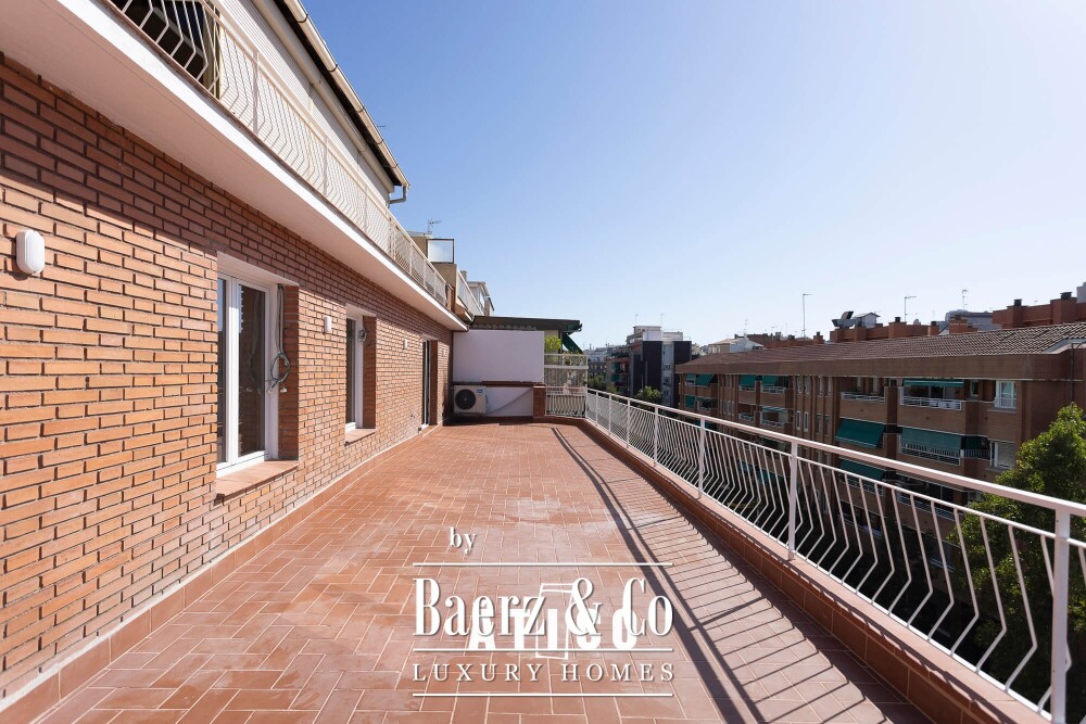 Penthouse for sale in Guinardó image