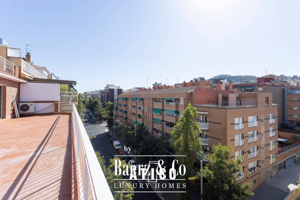 Penthouse for sale in Guinardó image