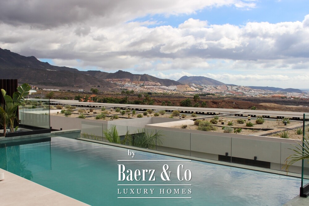 Exclusive 2-bedroom villa in a 5* complex Costa Adeje image