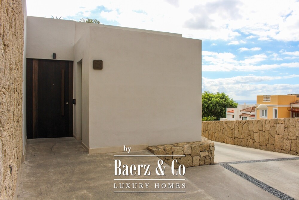 Exclusive 2-bedroom villa in a 5* complex Costa Adeje image
