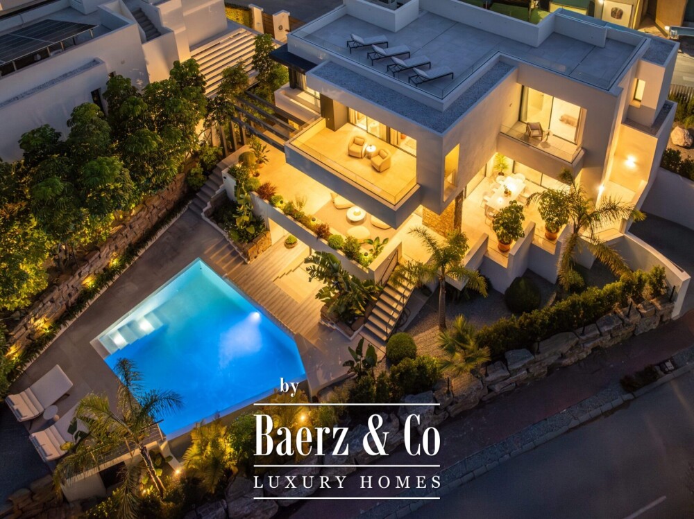 Villa - New Golden Mile - Estepona East - Ref: 8739 image