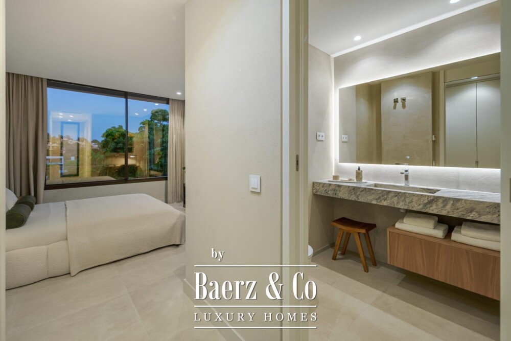 Villa - New Golden Mile - Estepona East - Ref: 8739 image