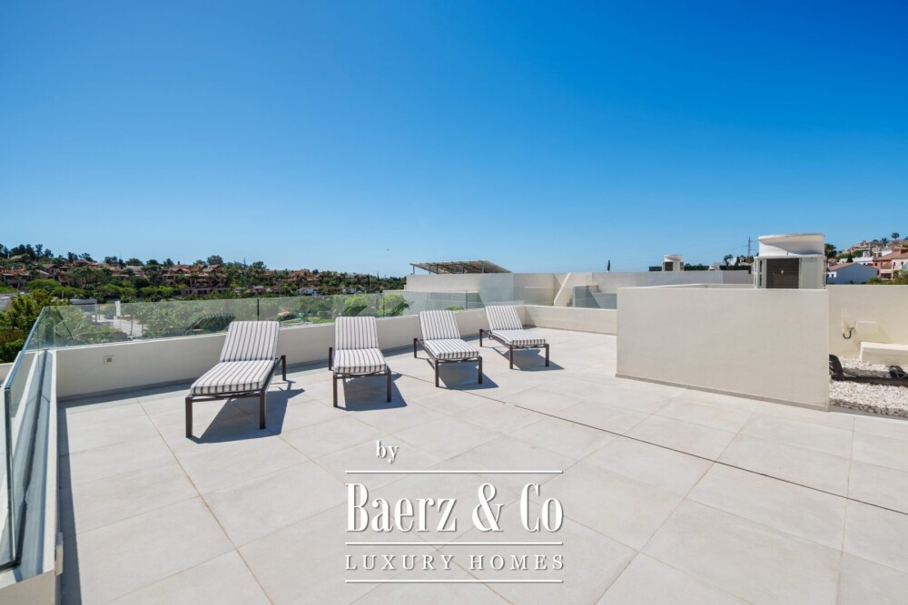 Villa - New Golden Mile - Estepona East - Ref: 8739 image
