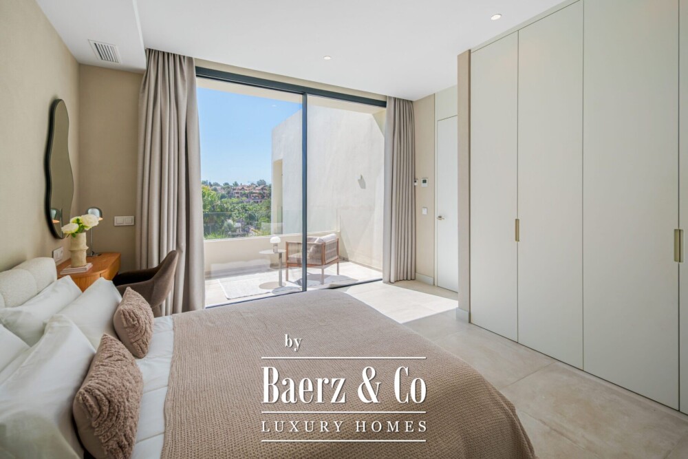 Villa - New Golden Mile - Estepona East - Ref: 8739 image