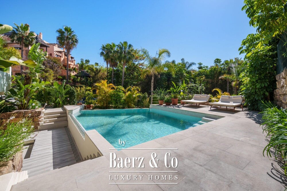 Villa - New Golden Mile - Estepona East - Ref: 8739 image