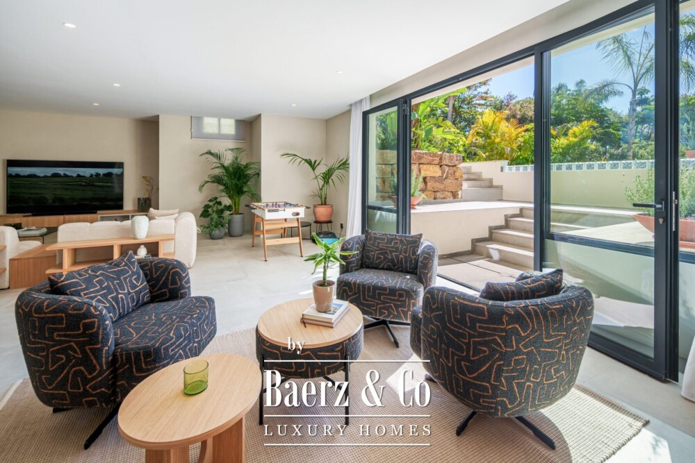Villa - New Golden Mile - Estepona East - Ref: 8739 image