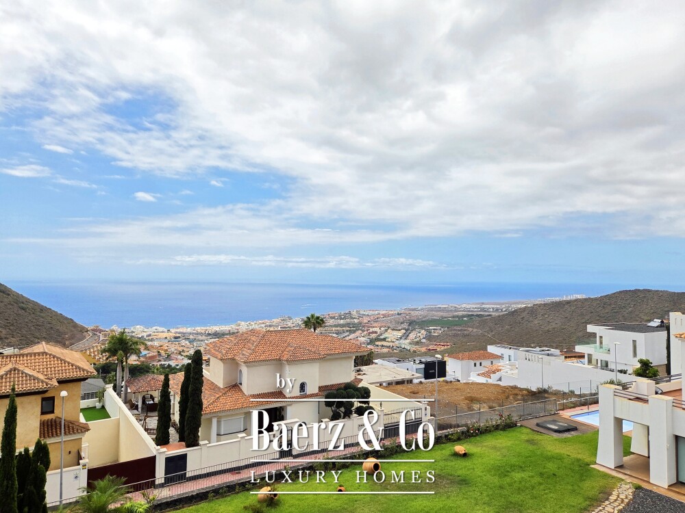 Exclusive villa situated in prestigious residential area Tenerife image