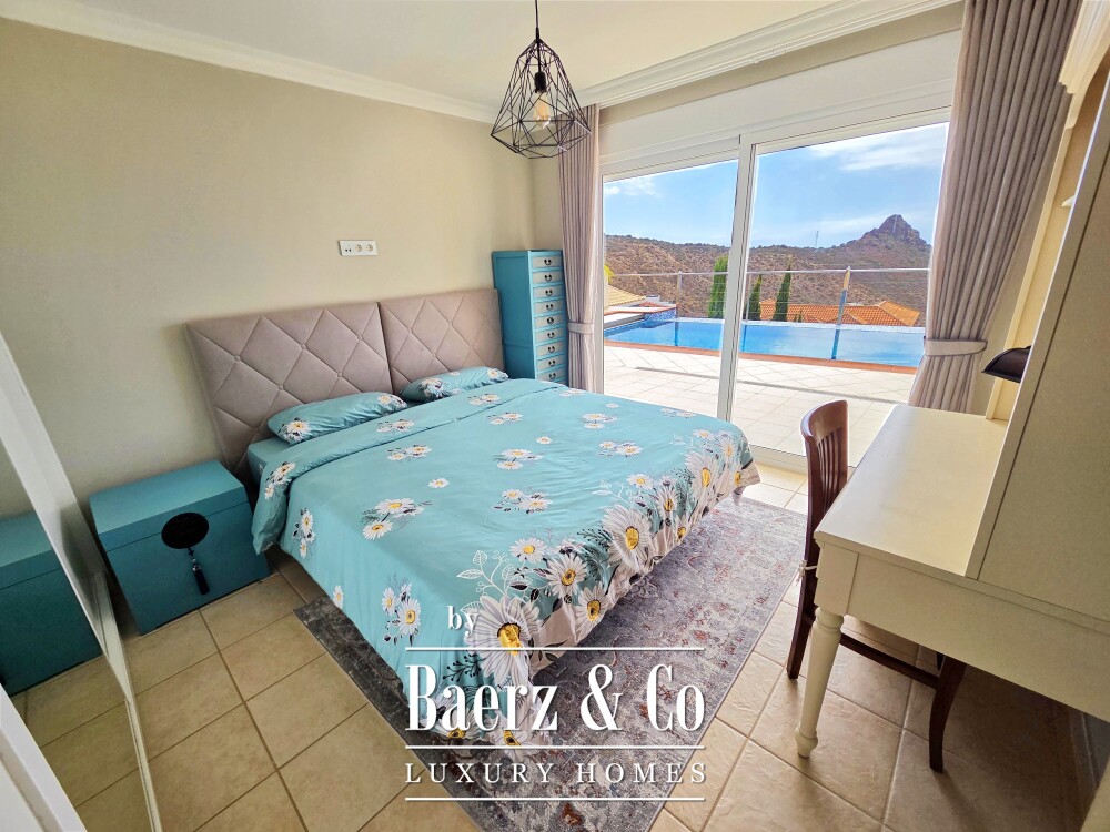 Exclusive villa situated in prestigious residential area Tenerife image