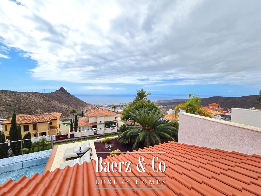 Exclusive villa situated in prestigious residential area Tenerife image