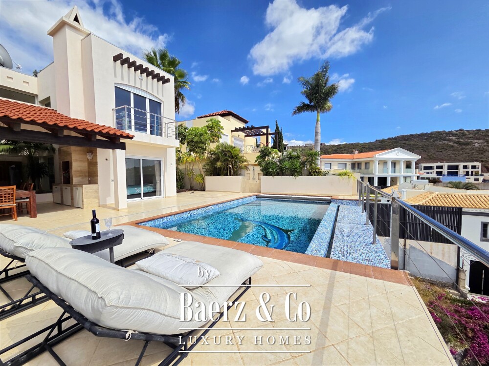 Exclusive villa situated in prestigious residential area Tenerife image