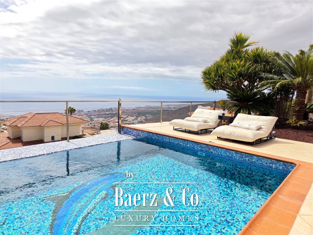 Exclusive villa situated in prestigious residential area Tenerife image