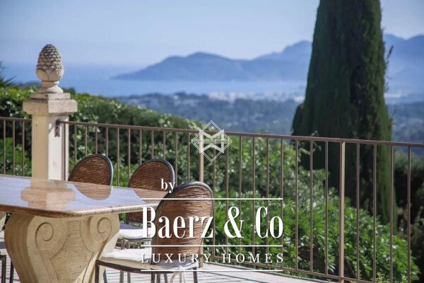 photo 4 Rare - walking distance from the village