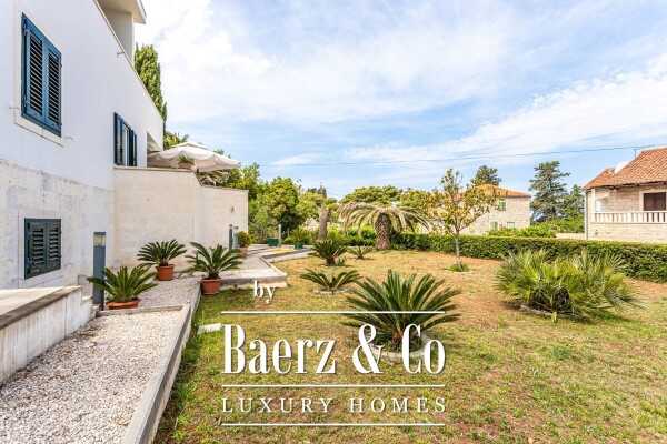 photo 4 Brac, beautiful villa with a large garden 20 m from the sea