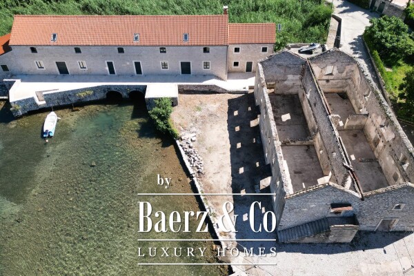 photo 3 Dubrovnik - surroundings, two stone buildings, first row to the sea