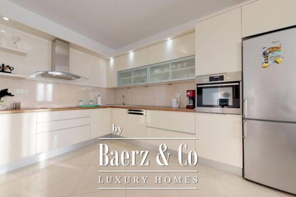 photo 15 Jelsa, a unique house right on the waterfront