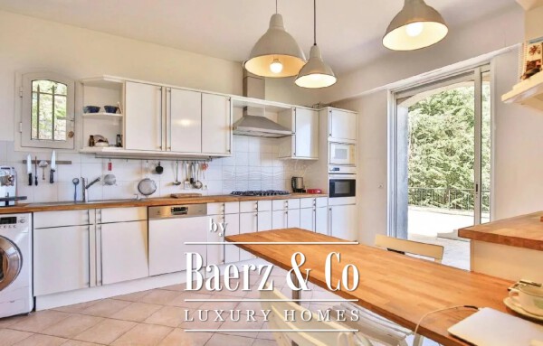 photo 7 VALLAURIS, NEAR CANNES -  BRIGHT PROVENCAL VILLA - PANORAMIC SEA VIEW