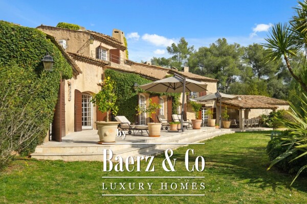 photo 1 Stunning bastide with swimming pool and tennis court