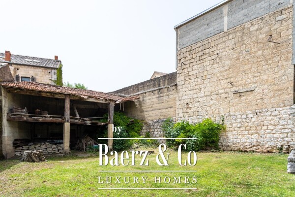 photo 7 Sinj, strict center, house with great potential