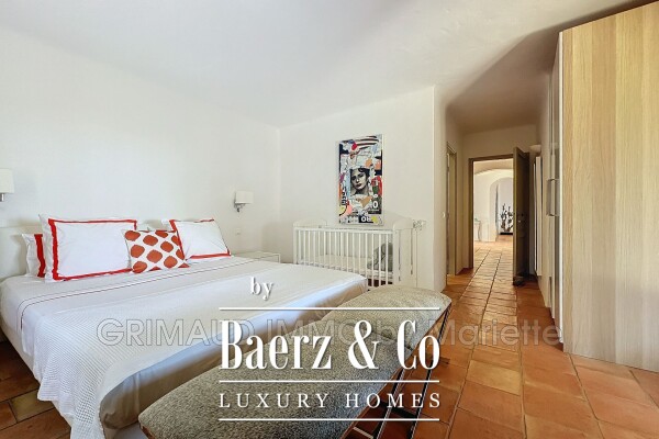 photo 17 Charming Property with Panoramic View of Grimaud Castle – La