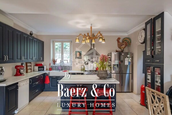 photo 11 Exclusivity in the heart of the village!