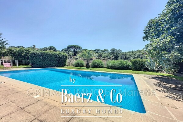 photo 4 Single-story home in a quiet area with a pool, 4 bedrooms, a