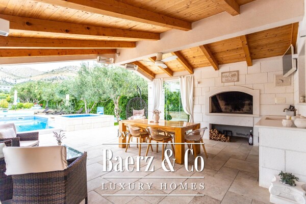 photo 18 Seget Donji, exceptional property with two buildings, swimming pool, jucuzzi and garden