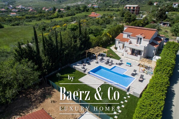 photo 1 Trogir - Plano, house with pool in a quiet location