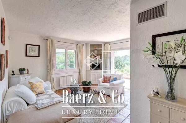 photo 8 Provençal in a gated domain.