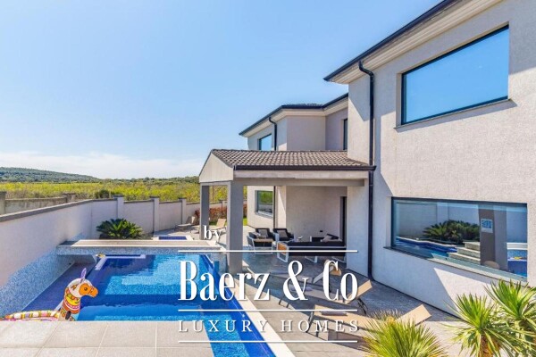 photo 4 Istria, Pomer, beautiful villa of 490 m2 near the Marina with a large garden and swimming pool