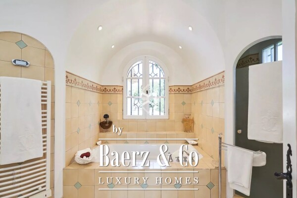 photo 13 Parks of St Tropez - Beautiful bastide – Large volumes