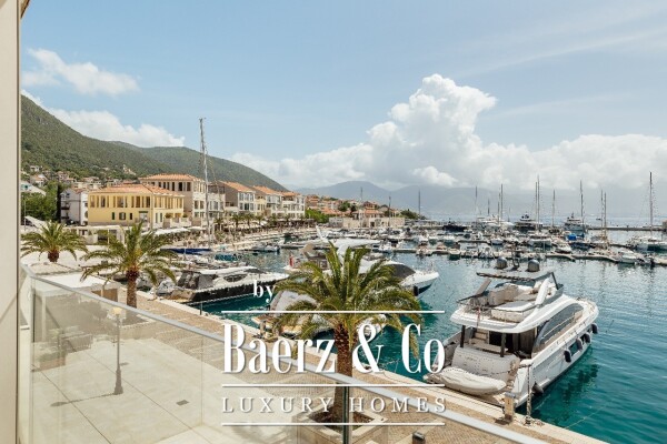 photo 9 Luxurious Three Bedroom Apartment with a Seaview