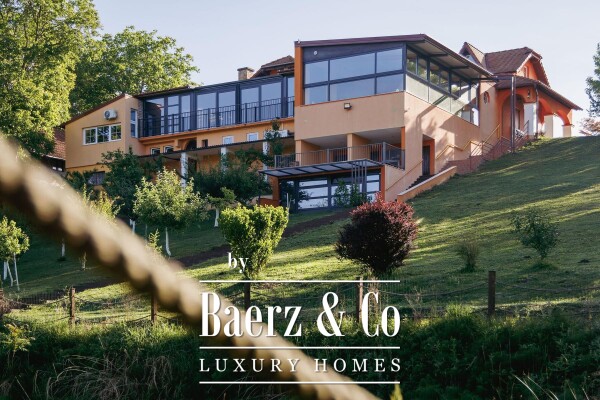 photo 1 Vinkovci, Marinci, Exclusive villa with swimming pool, 558.64 m², on a plot of land of 7270 m²