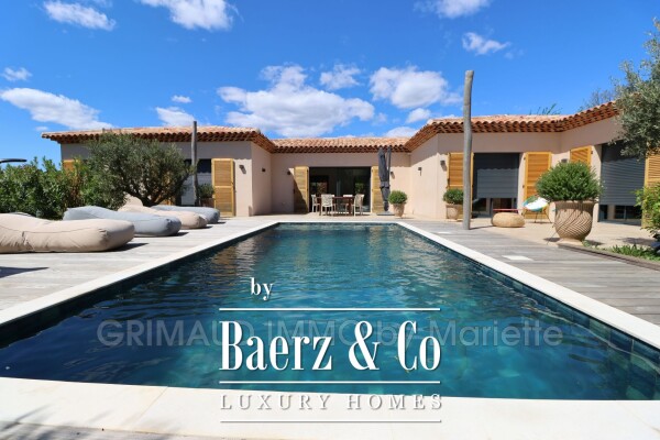 photo 1 beautiful recent villa with swimming pool and 4 bedrooms