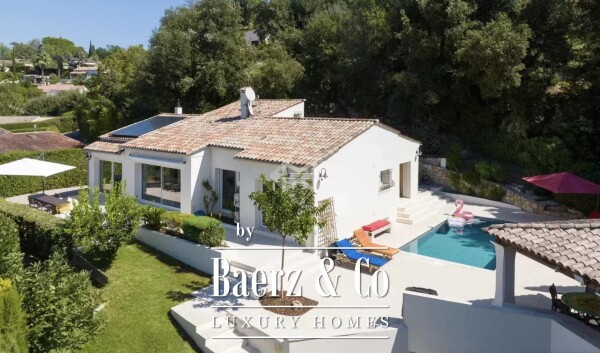 photo 1 Charming Villa Nestled in a Green Oasis