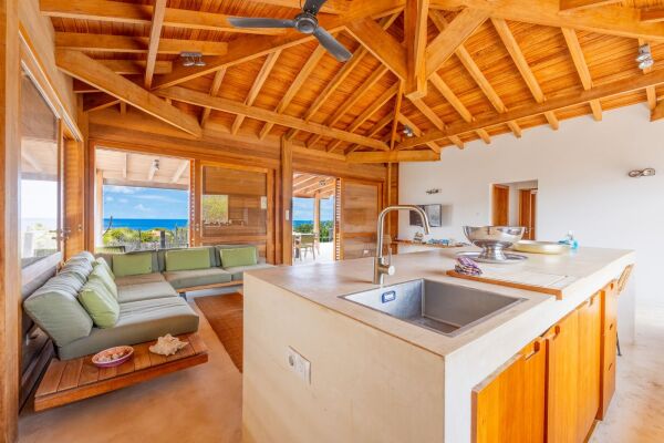 photo 7 Crown West 206