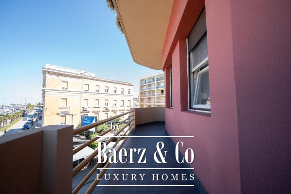 photo 4 Zadar, Branimirova obala, three-room apartment with sea view in an excellent location