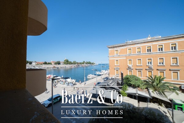 photo 11 Zadar, Branimirova obala, three-room apartment with sea view in an excellent location
