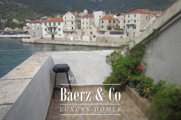 photo 7 Vis, Komiža, traditional stone house on the beach