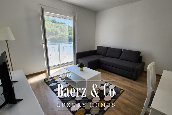 photo 3 Brač, Selca, house with four apartments first row to the sea