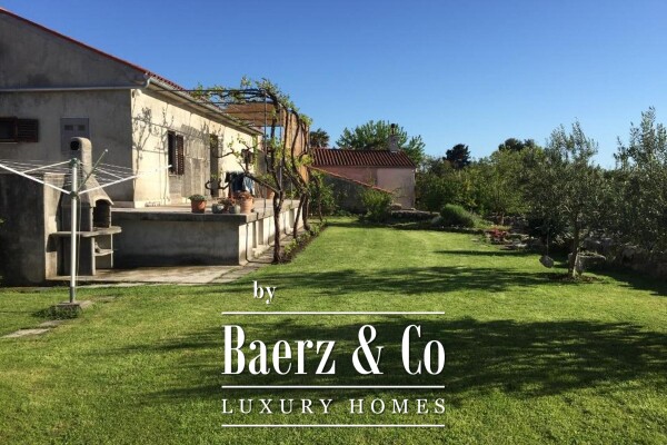 photo 1 Krk, 200m2 house with a garden