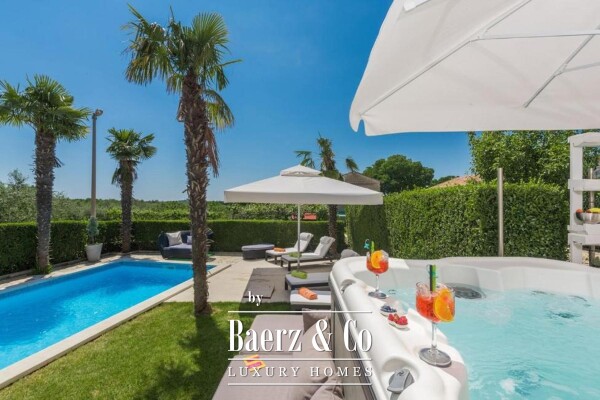 photo 1 Istria, surroundings of St. Lovrec, house with 6 bedrooms 380m2 with swimming pool, gym and sauna